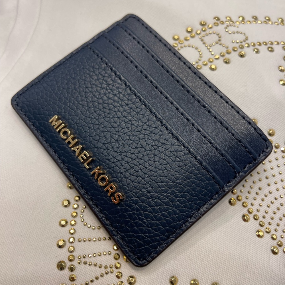 MICHAEL KORS
Large Pebbled Leather Card Holder Case
Navy 
NWT